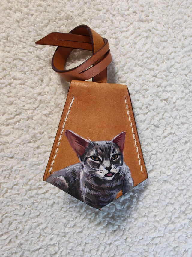 Sample 10 | Cat bag charm · close-up