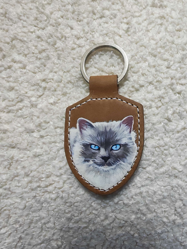 Sample 20 | Cat keyring · close-up